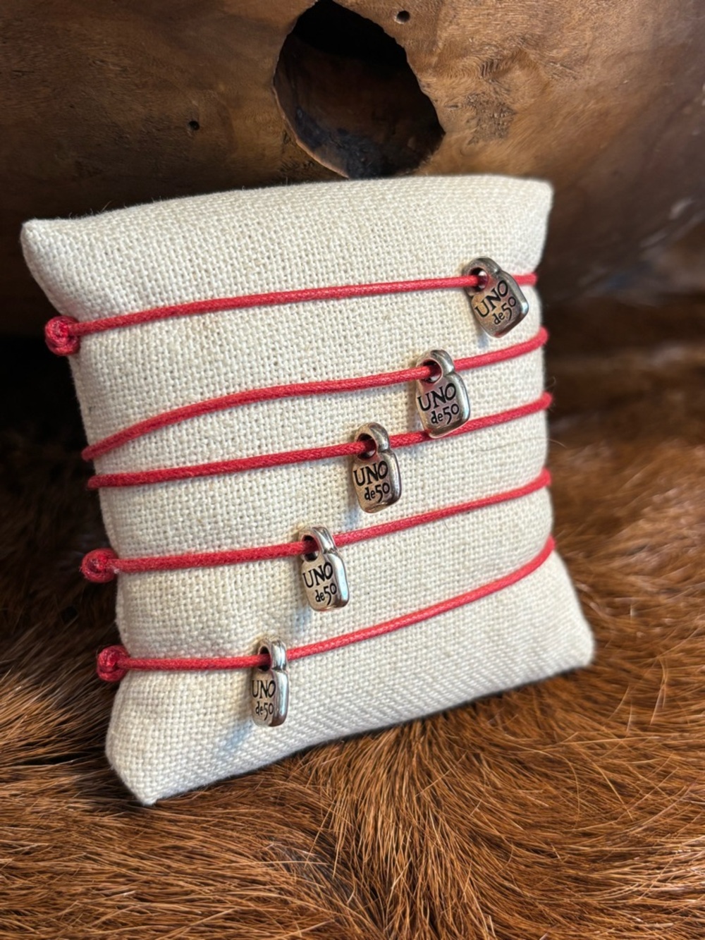 Uno de 50 Set of 5 Red Bracelets Adjustable - Silver.